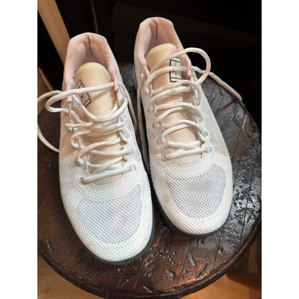 Women's Nike Tennis Shoes Size 11 White/Pink